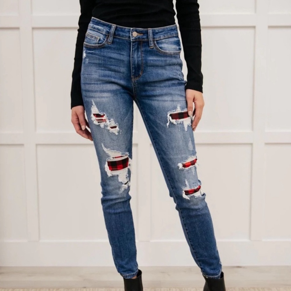 Judy Blue Buffalo Plaid Patch Distressed Skinny Jeans‎ 15/32 B8